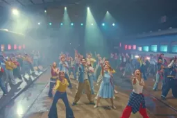 Ngôn ngữ điện ảnh duy mỹ của 'Cảm Ơn Người Đã Thức Cùng Tôi'