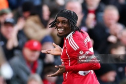 Liverpool đua vé Cúp C1, niềm hy vọng mới từ  " cơn lốc đường biên "  Frimpong