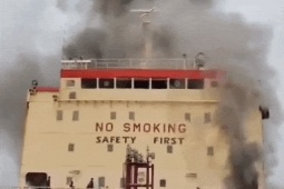 Xuồng tự sát Iran lần đầu đánh trúng mục tiêu