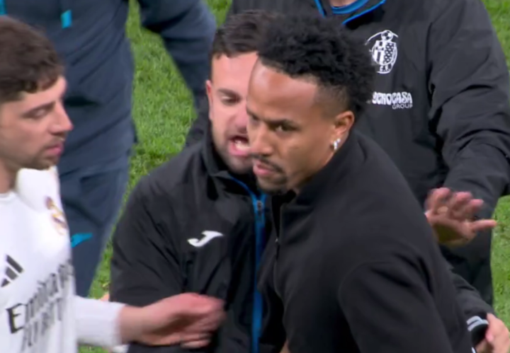 Real Madrid thua sốc: Sao trẻ bị đuổi vì chửi trọng tài, Rudiger tung gối vào mặt đối thủ - 4