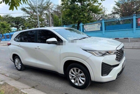 Chiếc Toyota Innova Cross 2024 giá đẹp sang tay cho gia đình lẫn chạy dịch vụ