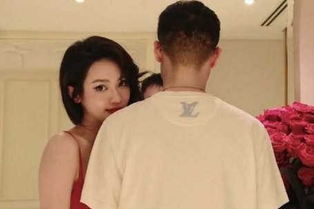 Vũ Thúy Quỳnh mặc nóng bỏng khi hẹn hò doanh nhân Đức Phạm