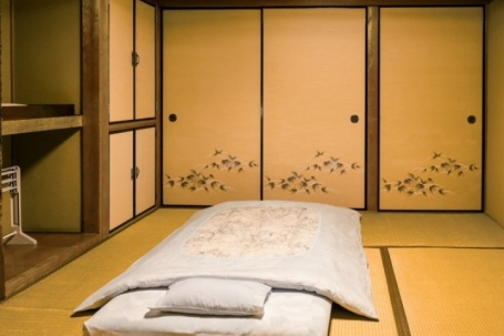 Vì sao người Nhật không ngủ giường mà trải nệm nằm trên sàn?