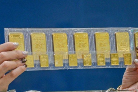 Một ngân hàng dự báo giá vàng có thể lên 6.000 USD/ounce, dầu khó vượt 100 USD/thùng