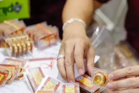 Giá vàng đột ngột giảm mạnh, điều gì đang xảy ra?