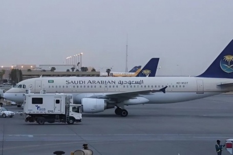 Giới siêu giàu chi bộn thuê chuyên cơ 'tháo chạy' khỏi Trung Đông