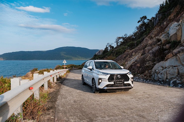 Giá xe Toyota Veloz Cross niêm yết và lăn bánh tháng 3/2026 - 2