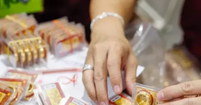 Giá vàng đột ngột giảm mạnh, điều gì đang xảy ra?