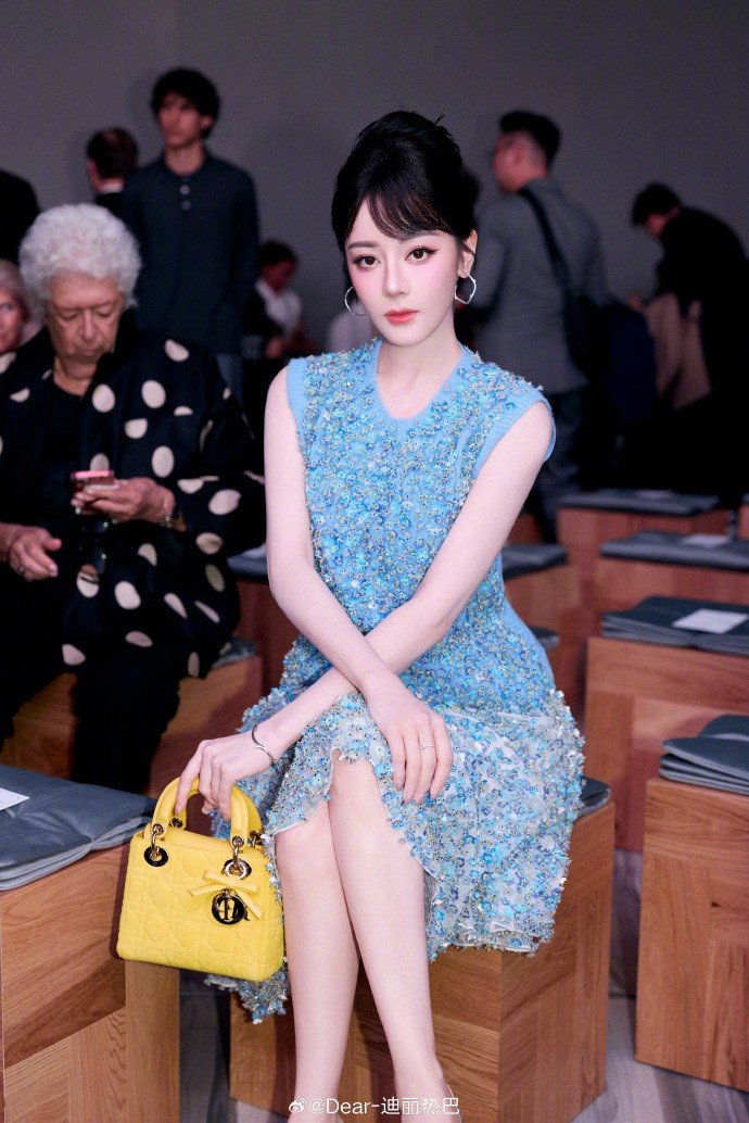 Phía Nhiệt Ba xác nhận nữ diễn viên vẫn an toàn và khỏe mạnh. Vì thời gian quá sát nên cô buộc phải hủy lịch trình đi tham dự show Dior tại Paris. Ảnh: Weibo.