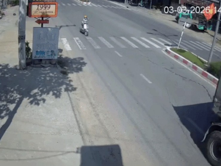 Nghi xe tải làm đứt dây điện, người phụ nữ ngã nhào giữa quốc lộ