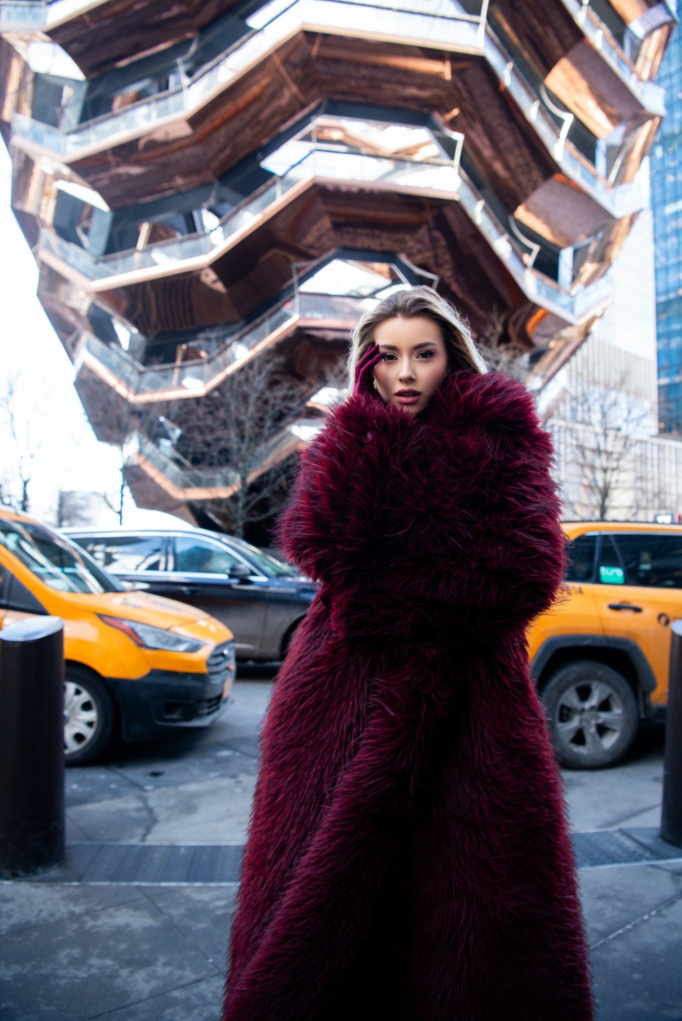 Miss Cosmo 2025 Yolina Linquist khoe bộ ảnh "siêu mẫu" trên đường phố New York - 6