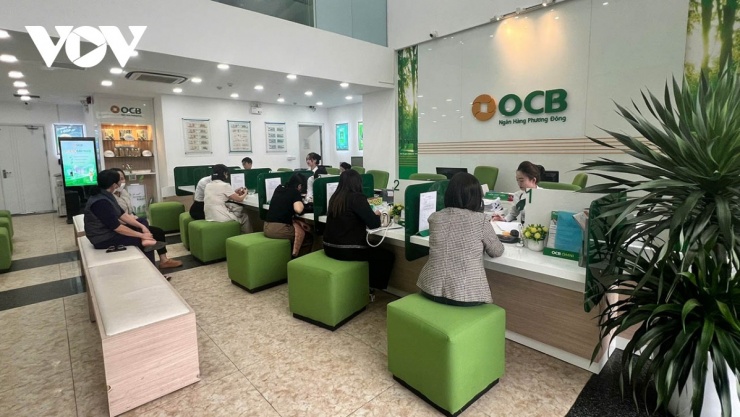 Lãi suất ngân hàng tăng: Gửi tiết kiệm lấy lãi hay mua vàng, cổ phiếu, nhà đất? - 1