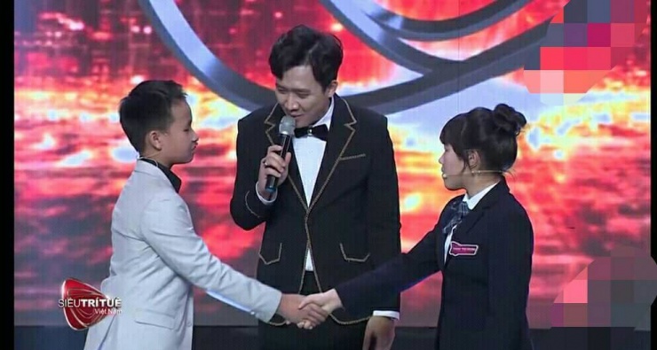 Gia Hưng (trái) trong phần thi với đối thủ người Nhật -&nbsp;Tsujikubo Rinne. Ảnh: CMH