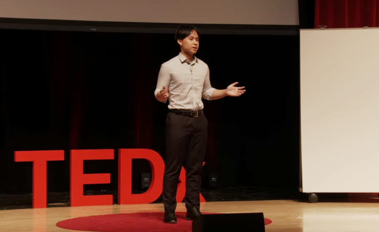 Gia Hưng trên sân khấu TEDx hồi tháng 1 vừa qua. Ảnh: CMH