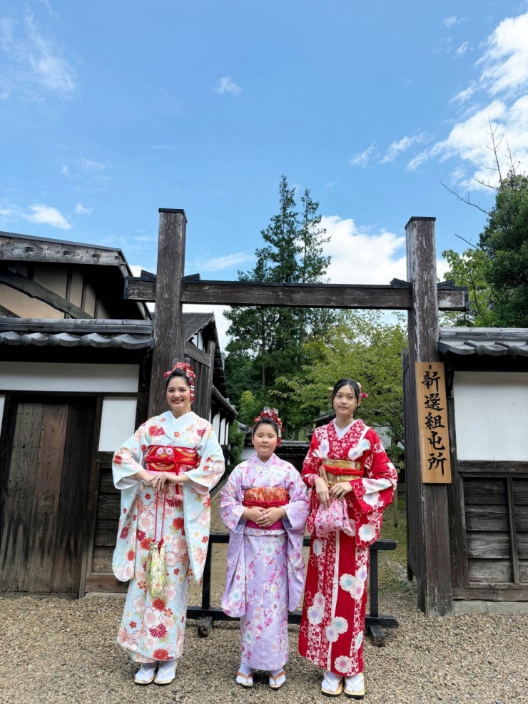 Hương Giang thường tổ chức các chuyến đi chơi, du lịch nước ngoài vào dịp hè hoặc lễ trong năm để các con khám phá môi trường xung quanh.