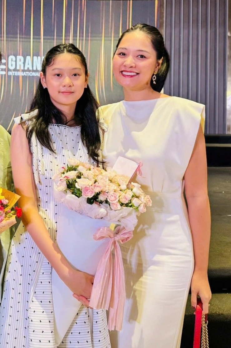 Con gái 13 tuổi cao 1,78 m của Hoa hậu Hương Giang - 12