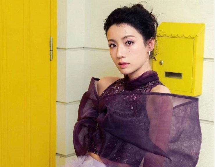 Á hậu bị nhà đài đuổi việc - 1