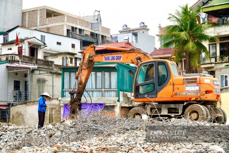 Nhiều hộ gia đình tại đây cũng đã tự động tháo dỡ và di dời tài sản của mình để hoàn trả mặt bằng cho dự án. Chị Hoàng Thị Giang, sinh sống tại ngách 45, ngõ 165 đường Cầu Giấy (Hà Nội) cho hay: "Lần này tôi thấy làm rất quyết liệt, viêc phá dỡ diễn ra rất nhanh và cũng nhận được sự đồng thuận từ nhân dân".