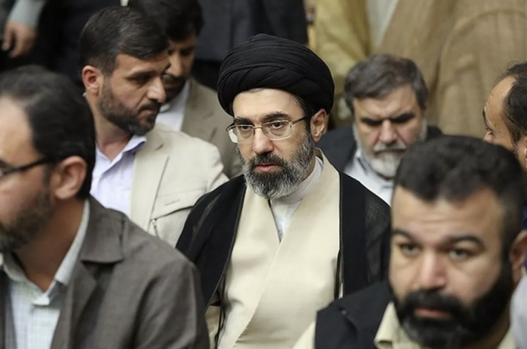 Rộ tin Iran đã chọn được tân lãnh tụ tối cao - 1