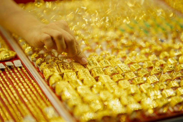 Giá vàng giảm 400 USD/ounce đêm 3/3. Ảnh: HH