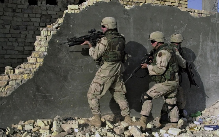 Số lính Mỹ tử vong tăng trong vụ Iran tập kích bất ngờ vào Kuwait - 1