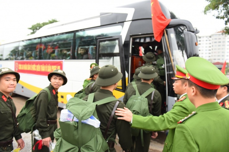 Theo thông tin từ Bộ Tư lệnh Thủ đô,&nbsp;Thành phố Hà Nội luôn hoàn thành 100% chỉ tiêu cấp trên giao về công dân nhập ngũ; chất lượng công dân nhập ngũ có trình độ đại học, cao đẳng, trung học chuyên nghiệp đứng đầu toàn quốc.