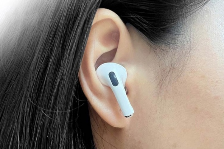 Đeo tai nghe 1-3 giờ mỗi ngày, người trẻ đối mặt nguy cơ điếc sớm