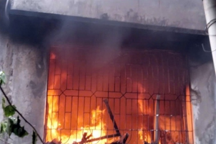 Cháy dữ dội trong căn nhà 5 tầng ở Hà Nội, lửa đỏ rực