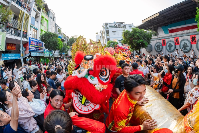 VIDEO: Hơn 1.000 người tham gia Tết Nguyên tiêu 2026 tại khu Chợ Lớn - 2
