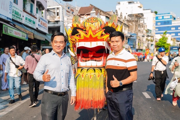 VIDEO: Hơn 1.000 người tham gia Tết Nguyên tiêu 2026 tại khu Chợ Lớn - 12