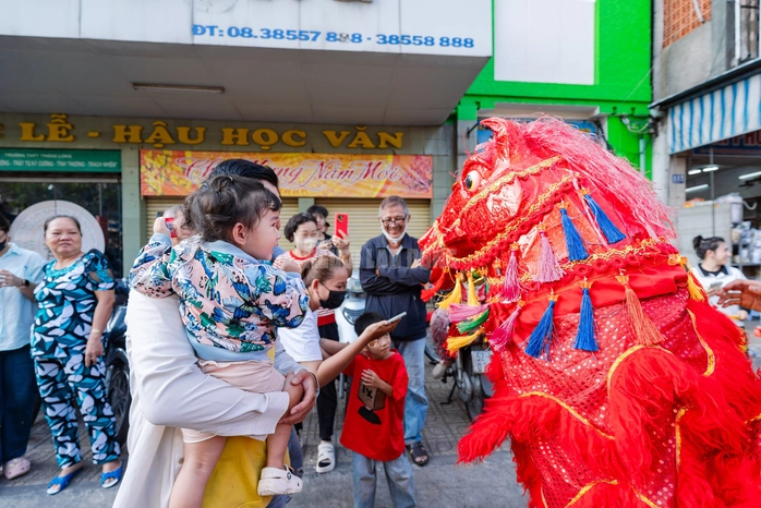 VIDEO: Hơn 1.000 người tham gia Tết Nguyên tiêu 2026 tại khu Chợ Lớn - 14