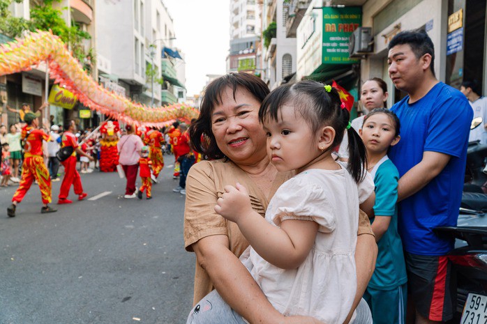VIDEO: Hơn 1.000 người tham gia Tết Nguyên tiêu 2026 tại khu Chợ Lớn - 28
