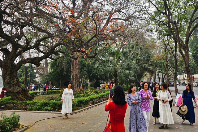 Miền Bắc hửng nắng sau đợt không khí lạnh gây mưa.