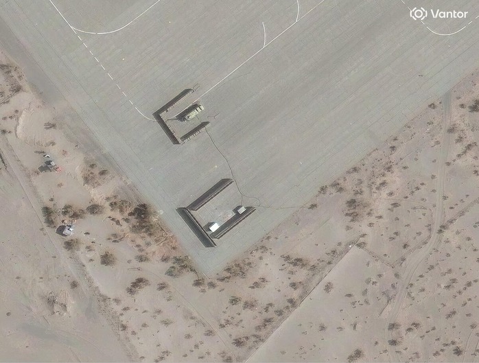 Ảnh vệ tinh cho thấy hệ thống radar tại căn cứ không quân Zahedan ở Iran vào ngày 26-2. Ảnh: Vantor