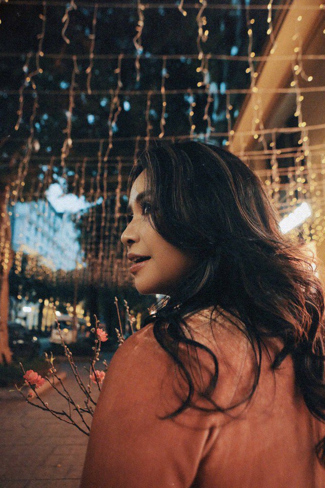 Ngoài ăn uống, từ lâu nữ nghệ sĩ gạo cội đã chọn yoga để làm bản thân mình trở nên khỏe khoắn và tươi mới hơn.