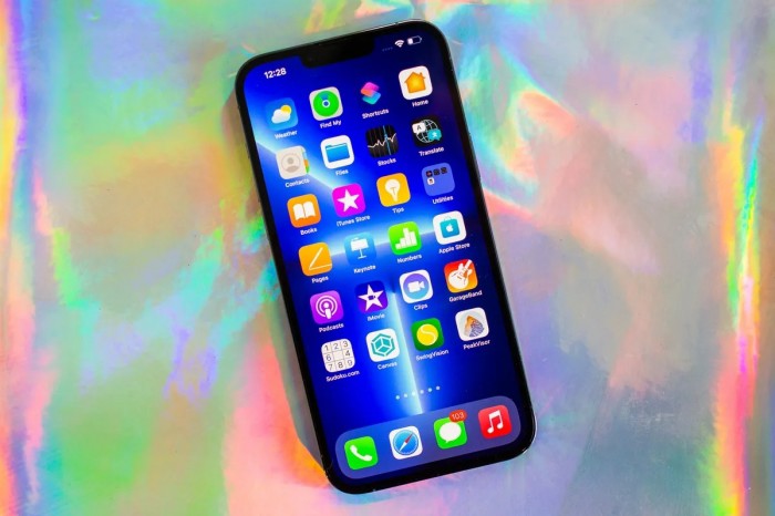 iPhone 13 Pro Max sử dụng màn hình OLED công nghệ LTPO