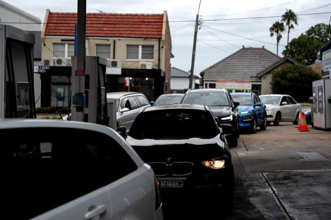 Hàng dài xe cộ nối đuôi nhau gây tắc nghẽn tại các thành phố lớn như Perth, Sydney và Melbourne - Úc. Ảnh: ABC News.