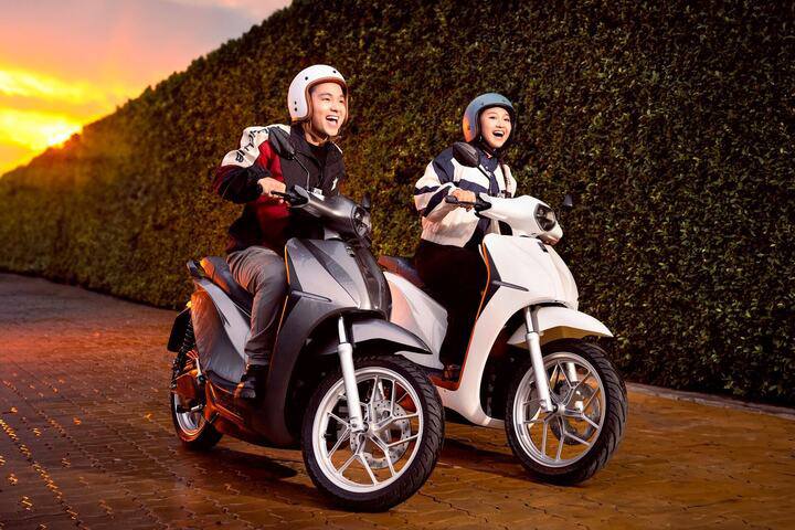 Quantum S3 nổi bật với cốp rộng 44 lít và công nghệ sạc nhanh tiện dụng.