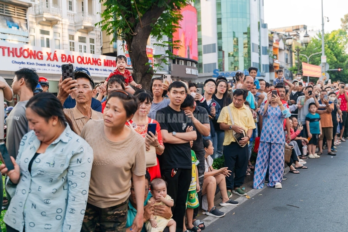 VIDEO: Hơn 1.000 người tham gia Tết Nguyên tiêu 2026 tại khu Chợ Lớn - 23