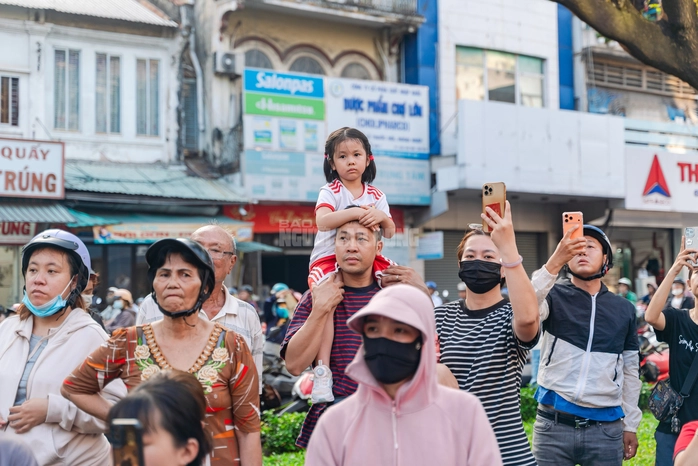 VIDEO: Hơn 1.000 người tham gia Tết Nguyên tiêu 2026 tại khu Chợ Lớn - 24
