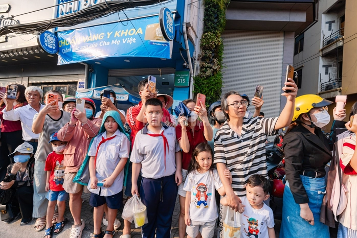 VIDEO: Hơn 1.000 người tham gia Tết Nguyên tiêu 2026 tại khu Chợ Lớn - 25