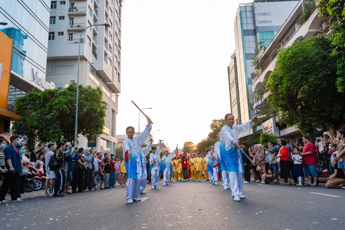 VIDEO: Hơn 1.000 người tham gia Tết Nguyên tiêu 2026 tại khu Chợ Lớn - 26