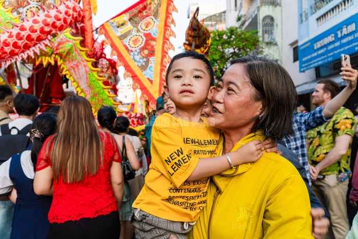VIDEO: Hơn 1.000 người tham gia Tết Nguyên tiêu 2026 tại khu Chợ Lớn - 27