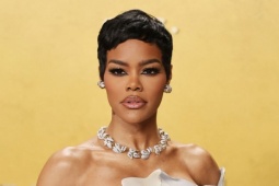 'Mỹ nhân gợi cảm nhất thế giới' diện đầm 'nude nghệ thuật' lên thảm đỏ