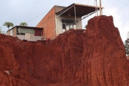 Diễn biến nóng vụ nhà dân chênh vênh mép vực ở Đồng Nai sau loạt phản ánh từ báo chí