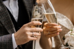 Người yêu cũ không mời mà đến, nói một câu khiến đám cưới náo loạn