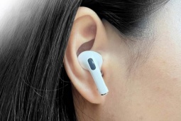 Đeo tai nghe 1-3 giờ mỗi ngày, người trẻ đối mặt nguy cơ điếc sớm