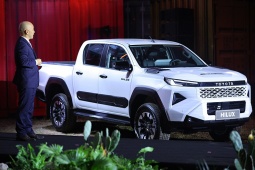 Toyota Hilux chứng minh sức hút với 871 xe bán ra chỉ sau 1 tháng ra mắt