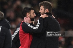 Fernandes ra yêu sách để ở lại MU: Đoạt vé dự Cúp C1 & giữ chân Carrick