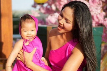 H'Hen Niê được lòng "mẹ bỉm"